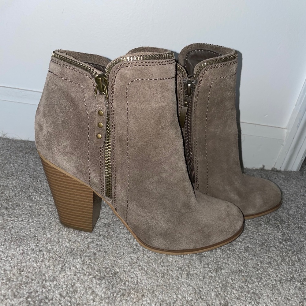 Zip up ankle boots size 7.5